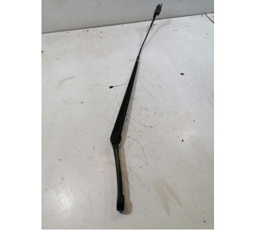 Поводок стеклоочистителя (правый)