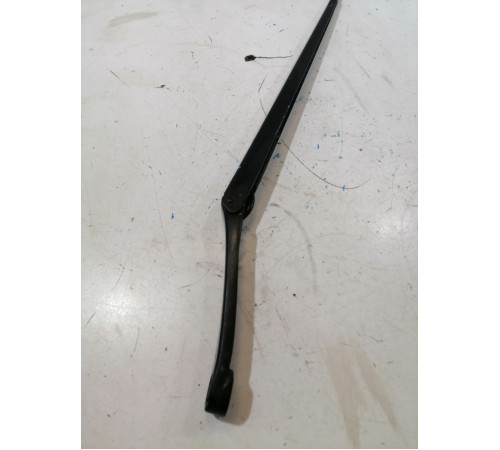 Поводок стеклоочистителя (правый)