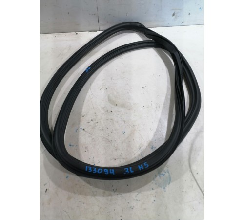 Уплотнитель проема резиновый задний левый