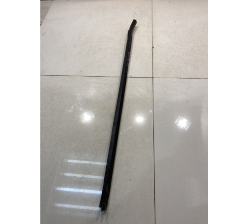 Уплотнитель двери (передний, правый)