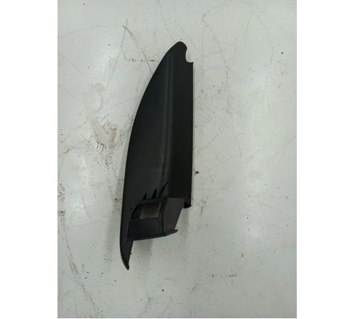 Угол двери передний правый внутренний