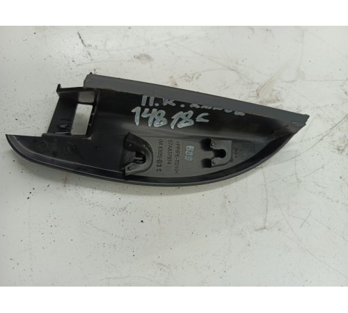 Угол двери передний правый внутренний