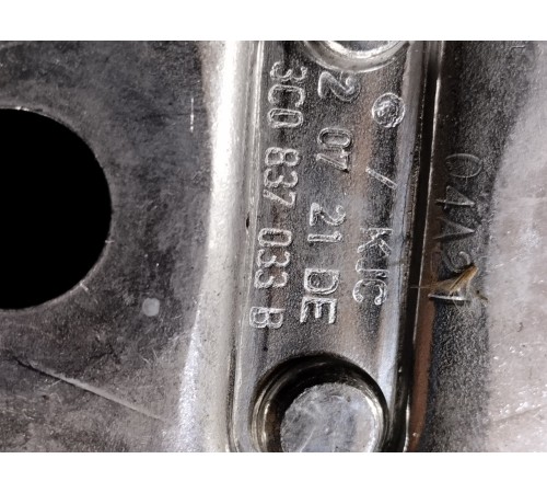 Петля замка двери