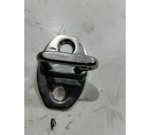 Петля замка двери