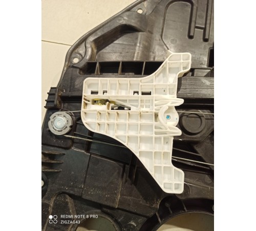 Стеклоподъемник(задний правый)