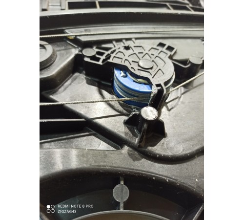 Стеклоподъемник(задний правый)