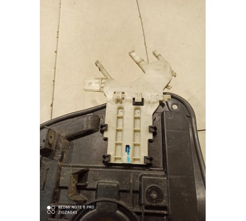 Стеклоподъемник(задний правый)