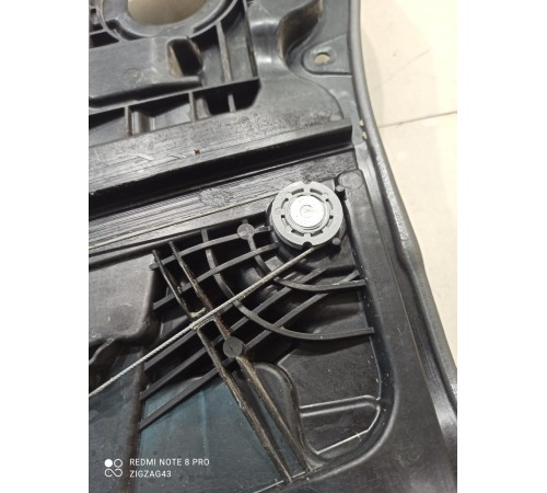 Стеклоподъемник(задний правый)