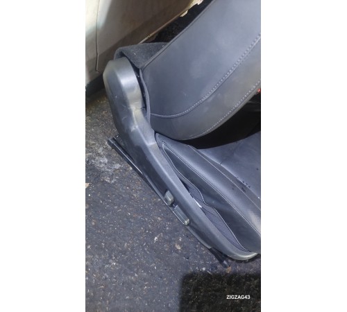 Сиденье(переднее правое)