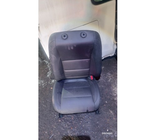 Сиденье(переднее правое)