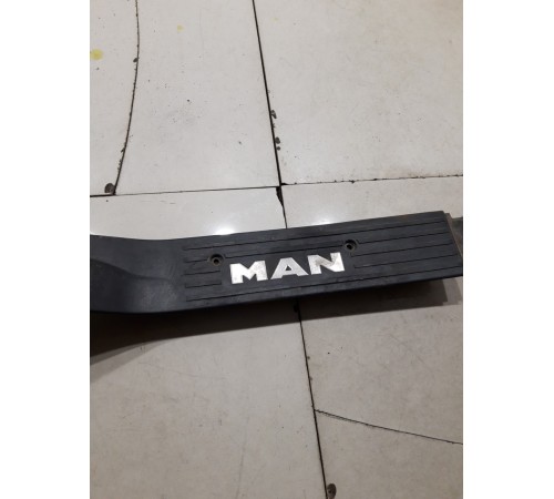 Накладка порога внутренняя левая