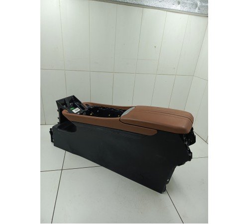 Центральная консоль с подлокотником