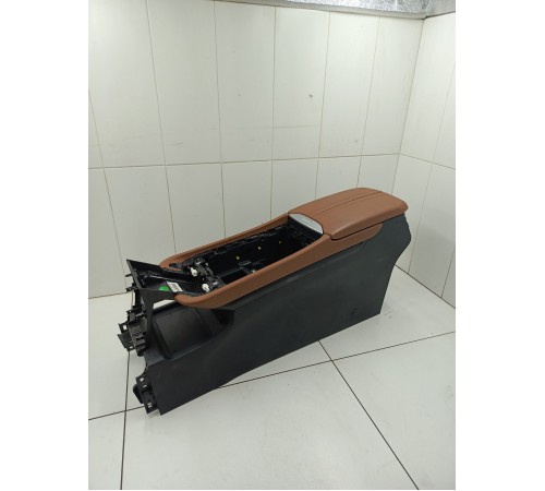 Центральная консоль с подлокотником