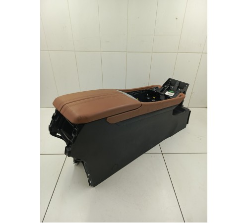 Центральная консоль с подлокотником