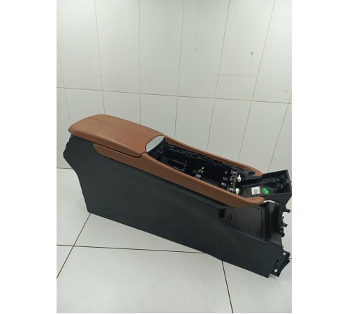 Центральная консоль с подлокотником