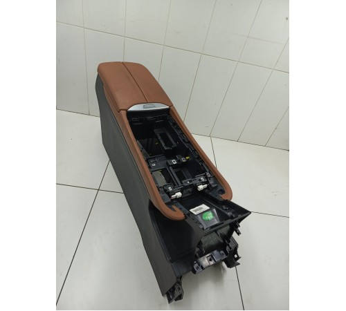 Центральная консоль с подлокотником