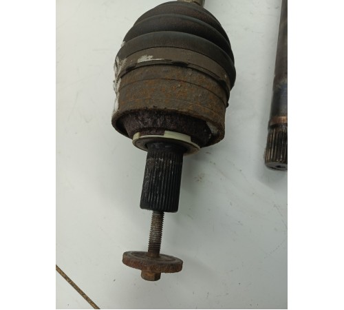 Привод (полуось) передний правый