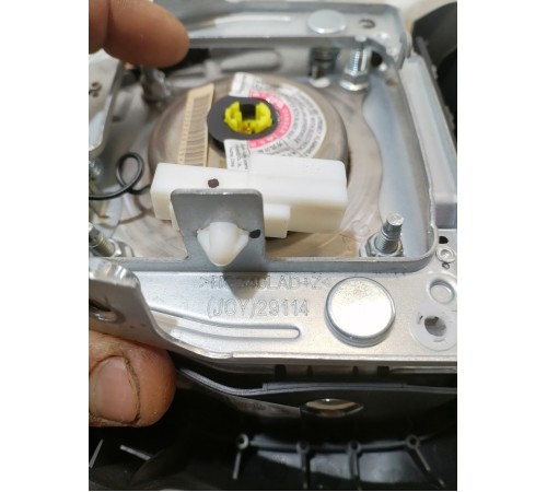 Подушка безопасности водителя, в руль