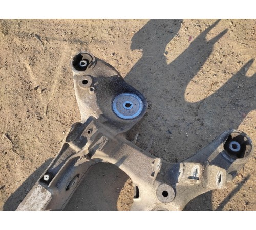 Балка подвески задняя (подрамник)