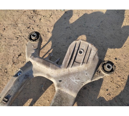 Балка подвески задняя (подрамник)