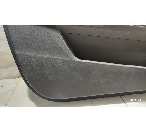 Обшивка двери(передняя левая)