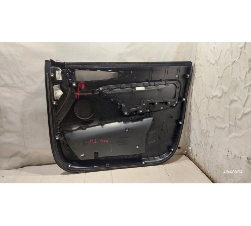 Обшивка двери(передняя левая)