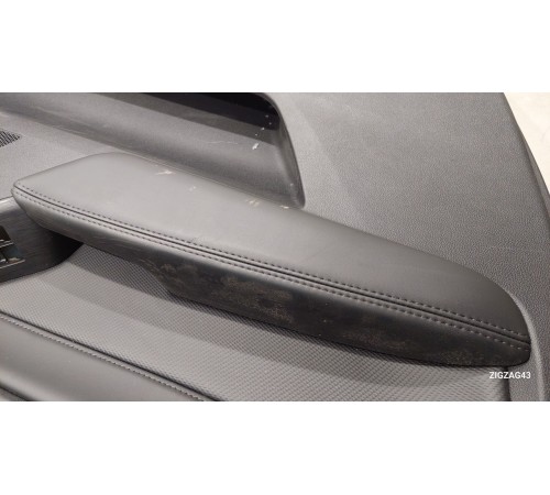 Обшивка двери(передняя левая)