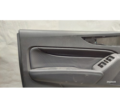 Обшивка двери(передняя левая)