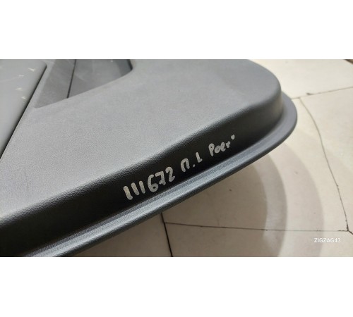 Обшивка двери(передняя левая)