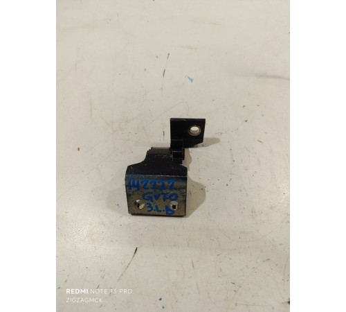 Петля двери задняя левая верхняя 