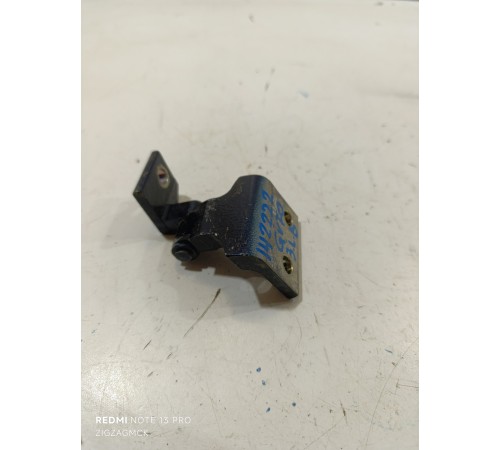 Петля двери задняя левая верхняя 