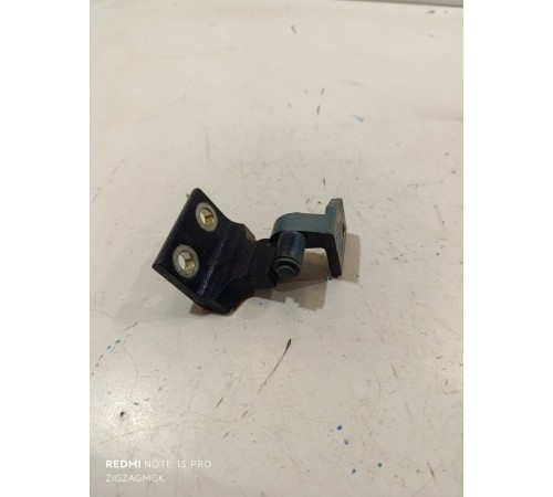 Петля двери задняя левая верхняя 