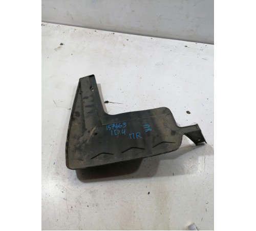 Брызговик передний правый