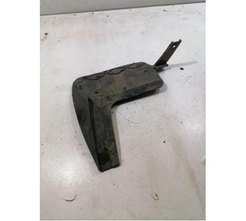 Брызговик передний правый