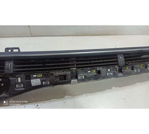 Воздушный дефлектор центральный в сборе