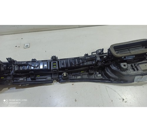 Воздушный дефлектор центральный в сборе