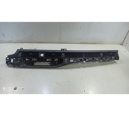 Воздушный дефлектор центральный в сборе