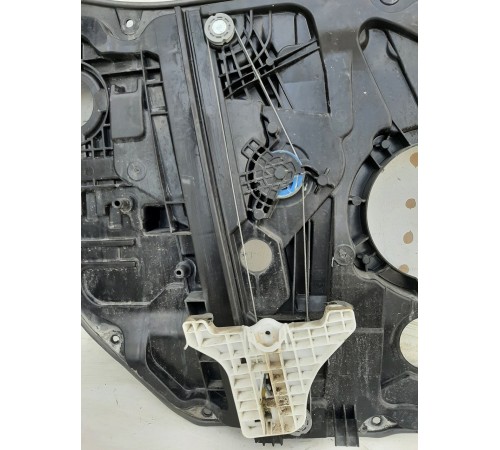 Стеклоподъемник (задний правый)