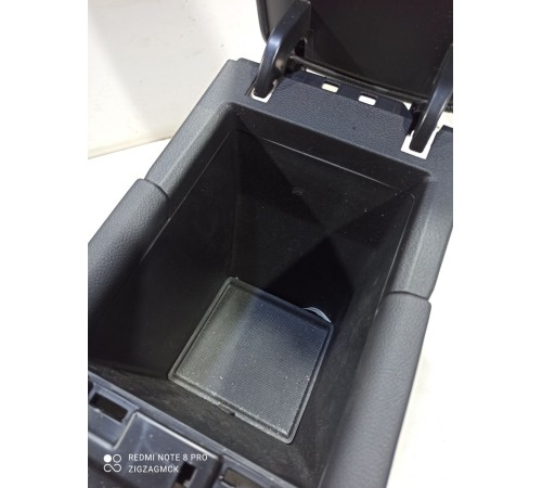 Центральная консоль с подлокотником