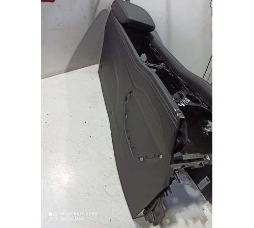 Центральная консоль с подлокотником