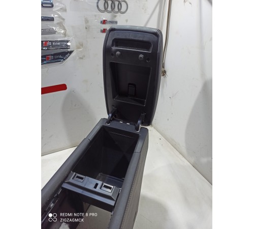 Центральная консоль с подлокотником