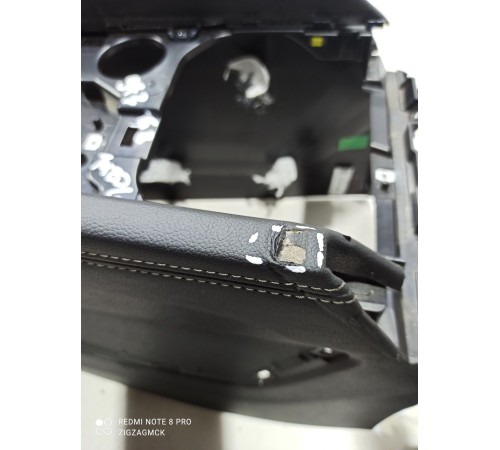 Центральная консоль с подлокотником