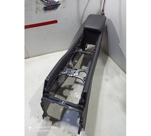 Центральная консоль с подлокотником