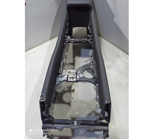 Центральная консоль с подлокотником