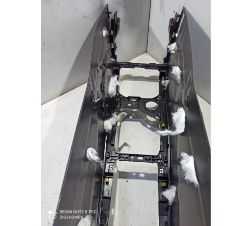 Центральная консоль с подлокотником