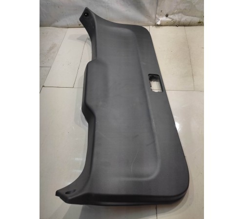 Обшивка двери багажника(нижняя)