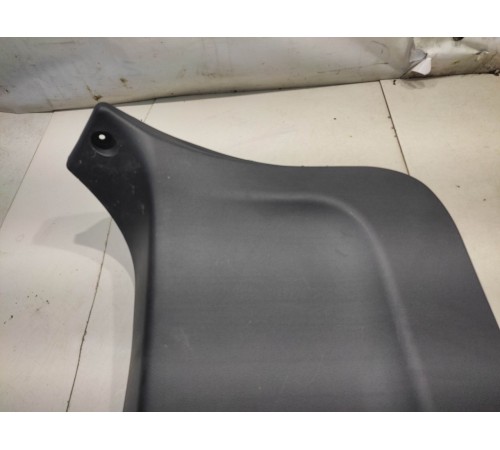 Обшивка двери багажника(нижняя)