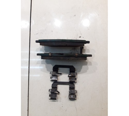 Колодки тормозные (передние левые)