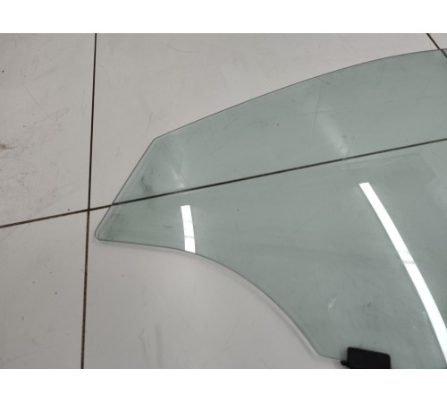 Стекло двери переднее левое