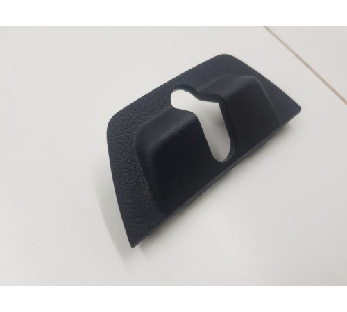 Накладка замка багажника